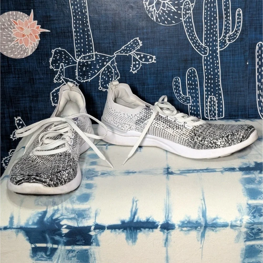 APL TechLoom Breeze Sneakers White Black Ombre Women's Size 10
